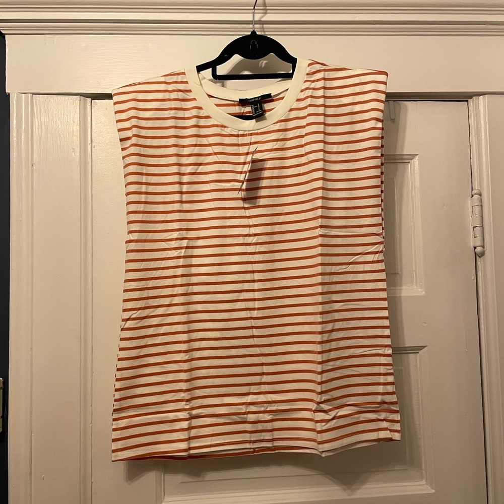 NWT - Padded Striped Tee - White/faded red - Size Large - Picture 3 of 5
